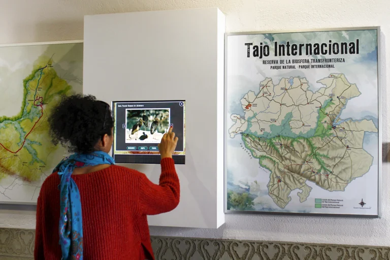 Centro de Interpretación Imagen de paneles INTERACTIVO-AREAS-PROTEGIDAS